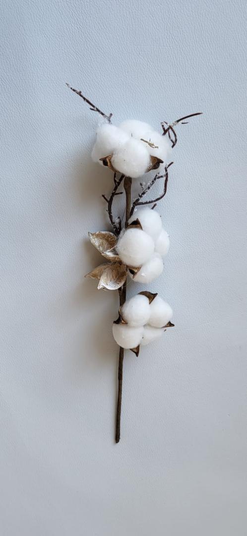 Bumbac pe fir artificial