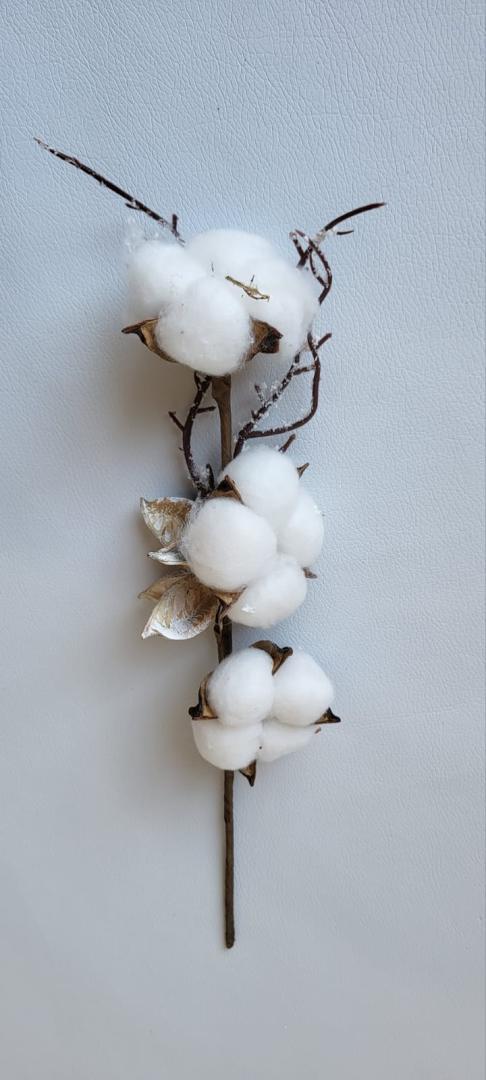 Bumbac pe fir artificial